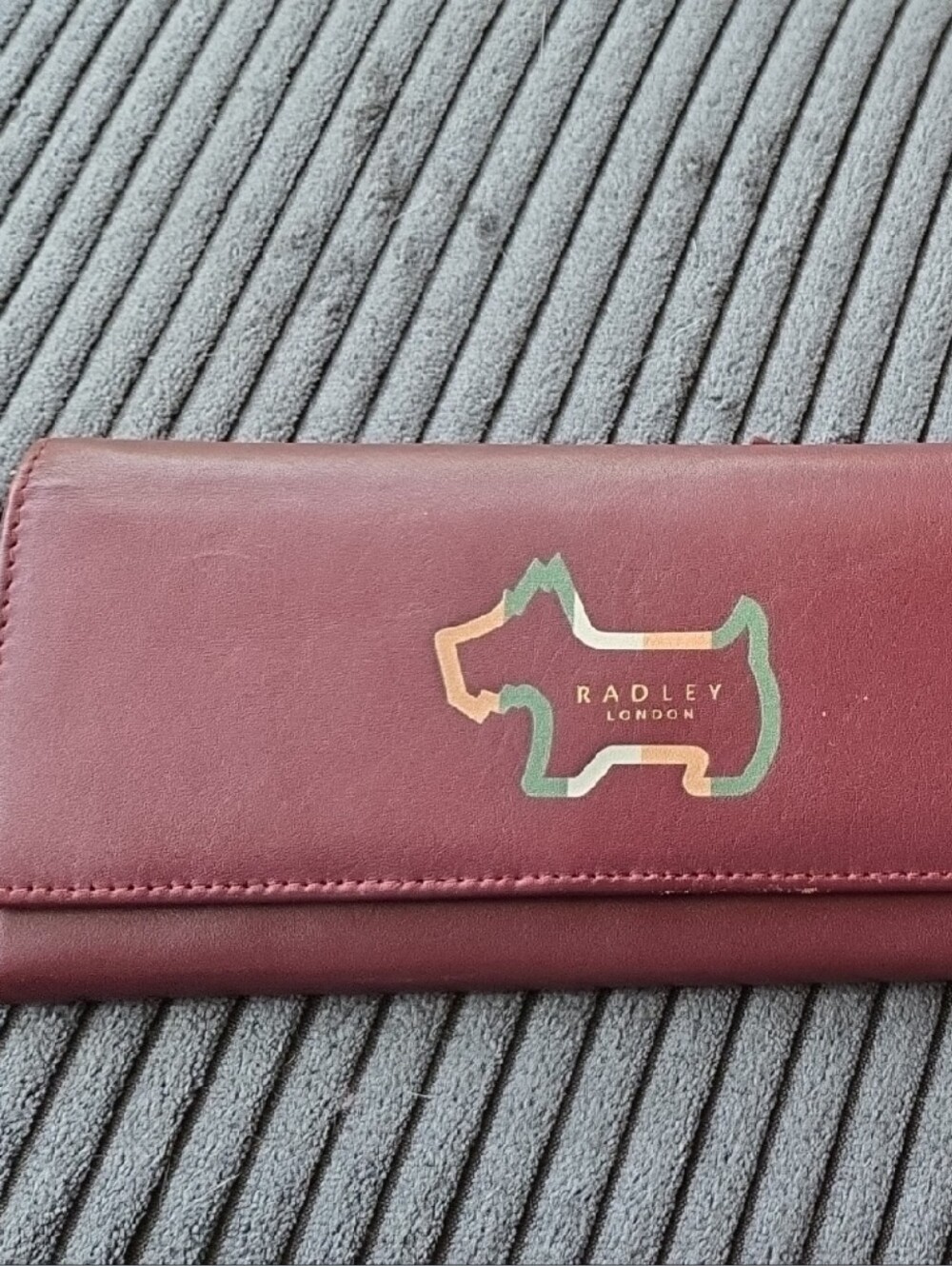 RADLEY LONDON Burgundy Leather Wallet with Multicolor Dog - Picture 2 of 6